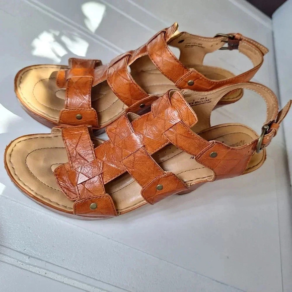 Born Brown/Camel Colored Crown Genuine Leather Wedge Size 9 - Picture 2 of 16